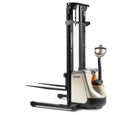 ST 3200 Walkie Straddle Stacker