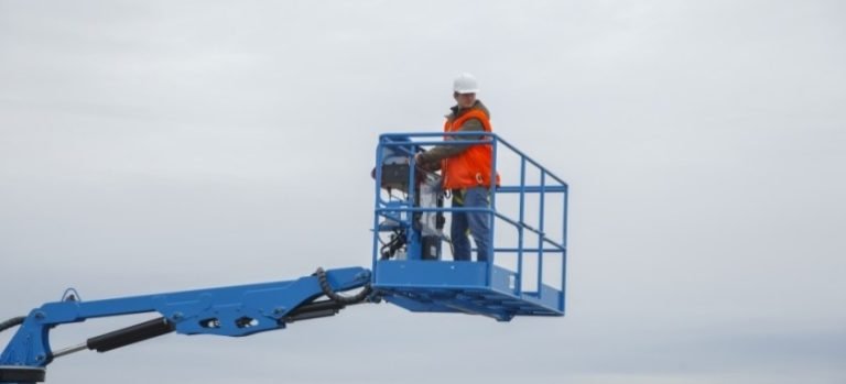 Read more about the article Train-the-Trainer Class for New Aerial Lift Standards
